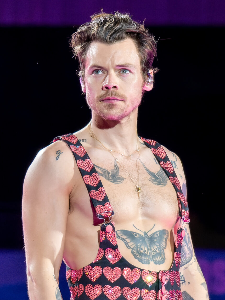 Harry Styles receives Guinness World Record for longest Wembley Stadium run